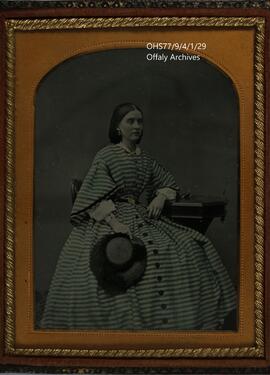 Photograph of an unknown woman.